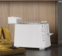 Grille-Pain électrique - 2 Fentes - Blanc Plissé- Alessi 6 Grille-Pain électrique - 2 Fentes - Blanc Plissé- Alessi -Cafe Lux Magasin alessi grille pain lifestyle 1