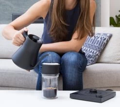 Bouilloire Stagg EKG Noir 90 Cl Col De Cygne - FELLOW -Cafe Lux Magasin bouilelec noirmat