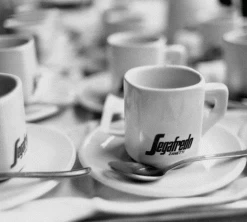 1kg Café En Grain Intermezzo - SEGAFREDO 5 1kg Café En Grain Intermezzo - SEGAFREDO -Cafe Lux Magasin cafeengrainsegafredo