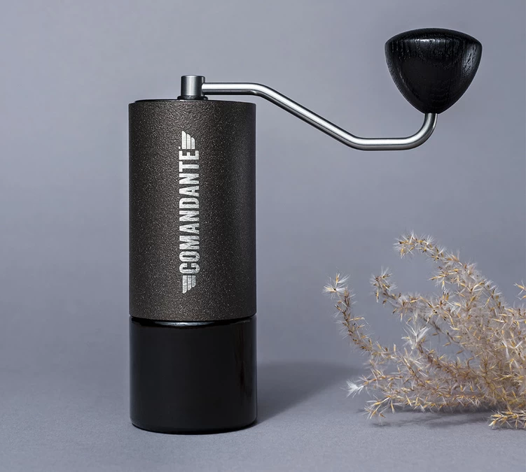 Moulin à Café COMANDANTE C40 MK4 Nitro Copper Mountain 3 Moulin à Café COMANDANTE C40 MK4 Nitro Copper Mountain – Image 3