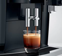 JURA S8 PianoBlack 2020 Smart Connect Inclus Garantie 3 Ans 12 JURA S8 PianoBlack 2020 Smart Connect Inclus Garantie 3 Ans -Cafe Lux Magasin expresso broyeur s8 pianoblack extraction ambiance