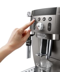 DELONGHI Magnifica S Smart FEB 2541.TB Titanium Garantie 3 Ans -Cafe Lux Magasin feb 2541.tb mano 1