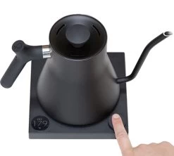 Bouilloire Stagg EKG Blanche 90 Cl Col De Cygne - FELLOW -Cafe Lux Magasin fellow3