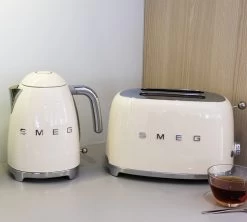 Set Petit-Déjeuner (Toaster - Cafetière Filtre - Presse Agrumes - Bouilloire) Crème - SMEG 13 Set Petit-Déjeuner (Toaster - Cafetière Filtre - Presse Agrumes - Bouilloire) Crème - SMEG -Cafe Lux Magasin gp et b
