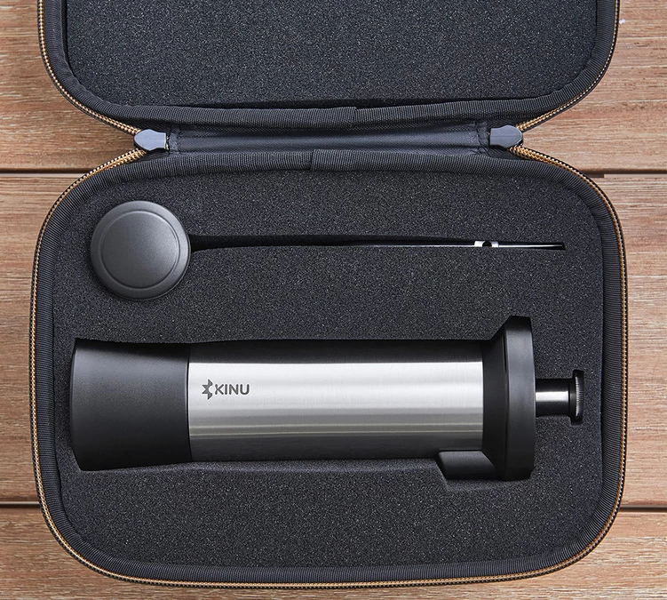 Moulin à Café Manuel KINU M47 Simplicity + Valise De Transport 2 Moulin à Café Manuel KINU M47 Simplicity + Valise De Transport – Image 2