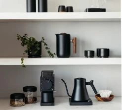 Tasse à Cappuccino - Monty Milk Art Blanc Mat 19 Cl - FELLOW -Cafe Lux Magasin lifestyle1 1