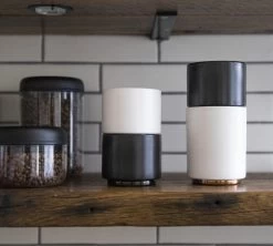 Tasse à Cappuccino - Monty Milk Art Blanc Mat 19 Cl - FELLOW -Cafe Lux Magasin lifestyle4 1