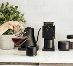 Tasse à Cappuccino - Monty Milk Art Noir Mat 19 Cl - FELLOW -Cafe Lux Magasin lifestyle6