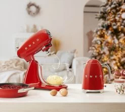 Bouilloire SMEG KLF03RDEU Rouge - 1.7L + Offre Cadeau -Cafe Lux Magasin photographie bouilloire smeg rouge