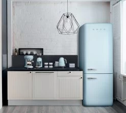 Bouilloire SMEG KLF04PBEU Bleu Azur - Température Réglable + Offre Cadeau -Cafe Lux Magasin smeg bleu azur 1
