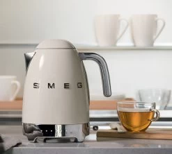 Bouilloire KLF04CREU Température Réglable Crème 1,7 L + Offre Cadeau - SMEG -Cafe Lux Magasin smeg creme bouilloire