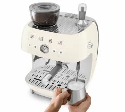 Machine Expresso SMEG EGF03CREU Crème Années 50 Avec Moulin Intégré 7 Machine Expresso SMEG EGF03CREU Crème Années 50 Avec Moulin Intégré -Cafe Lux Magasin smeg egf03 creme 3