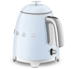 Mini Bouilloire SMEG KLF05PBEU - Bleu Azur 0,8 L + Offre Cadeau -Cafe Lux Magasin smeg minib bleu5